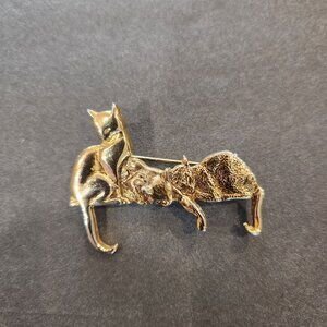 Vintage Gold Tone Cat Brooch With Unique Textured Detailing